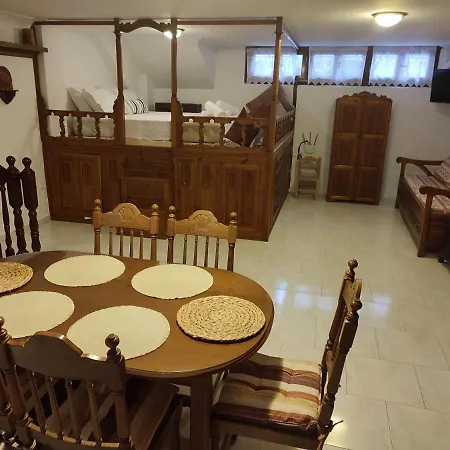 Captain's Mermaid Houses, 카르파토스